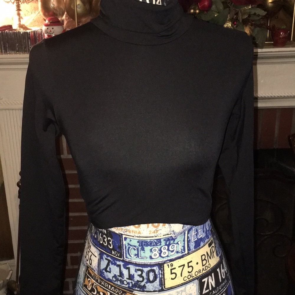 Cotton black turtleneck crop top